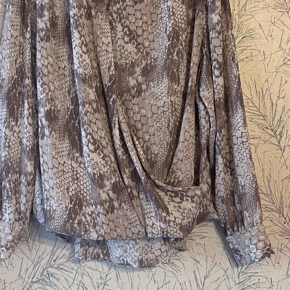 INC snakeskin blouse 20W - Picture 2 of 3